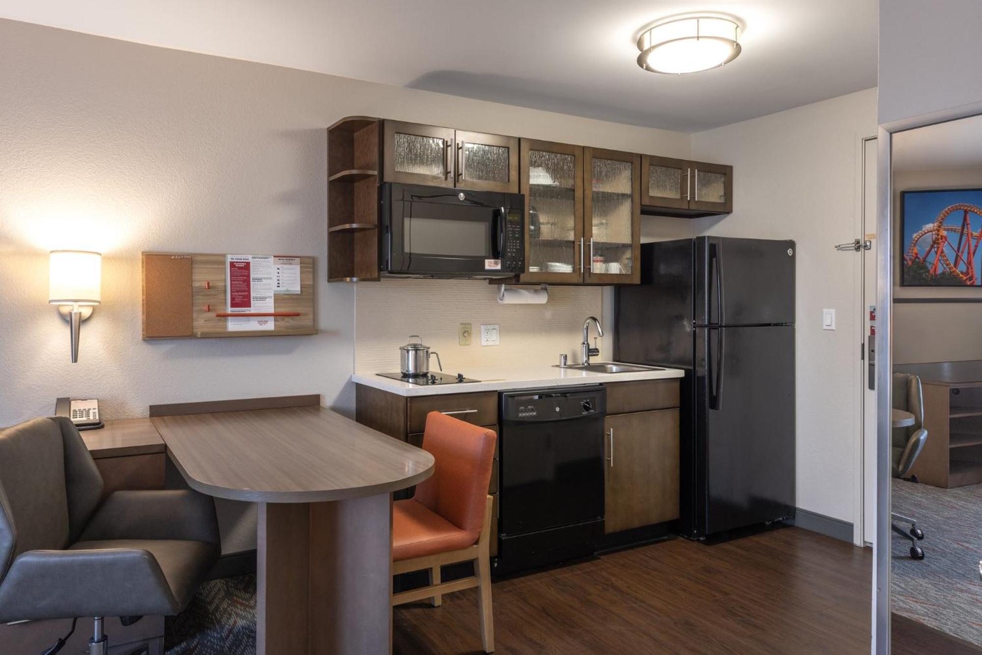 Candlewood Suites Anaheim - Resort Area By Ihg Экстерьер фото