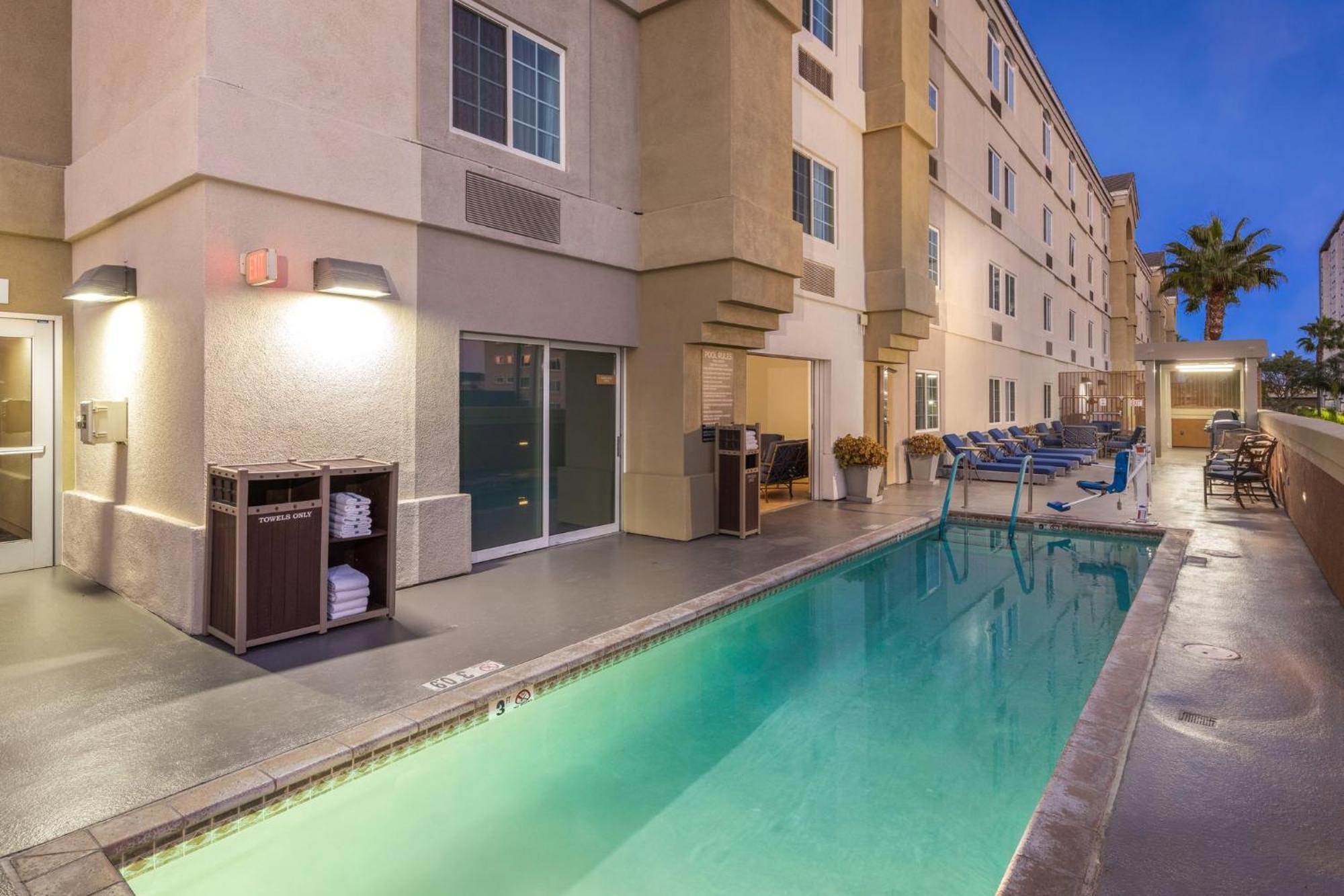 Candlewood Suites Anaheim - Resort Area By Ihg Экстерьер фото